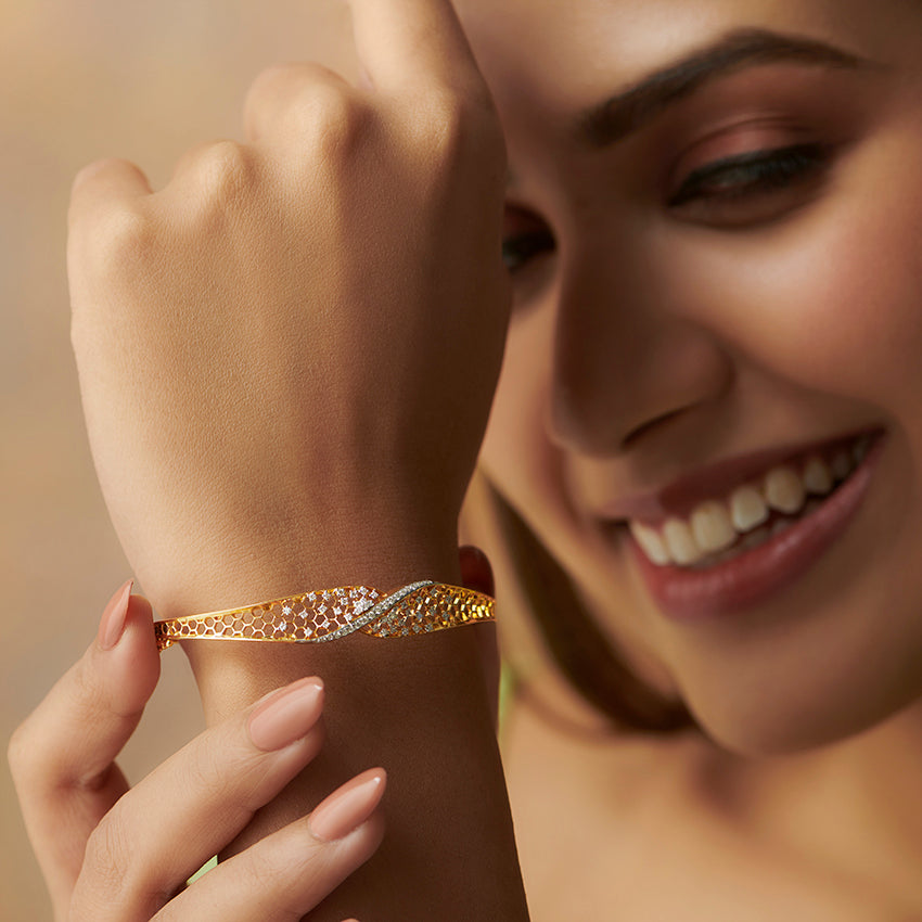 Selene Twist Sparked Diamond Bracelet