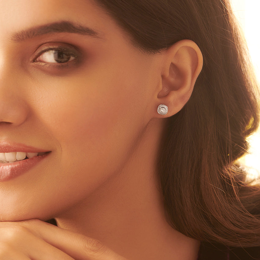 Eterna Spark Diamond Studs