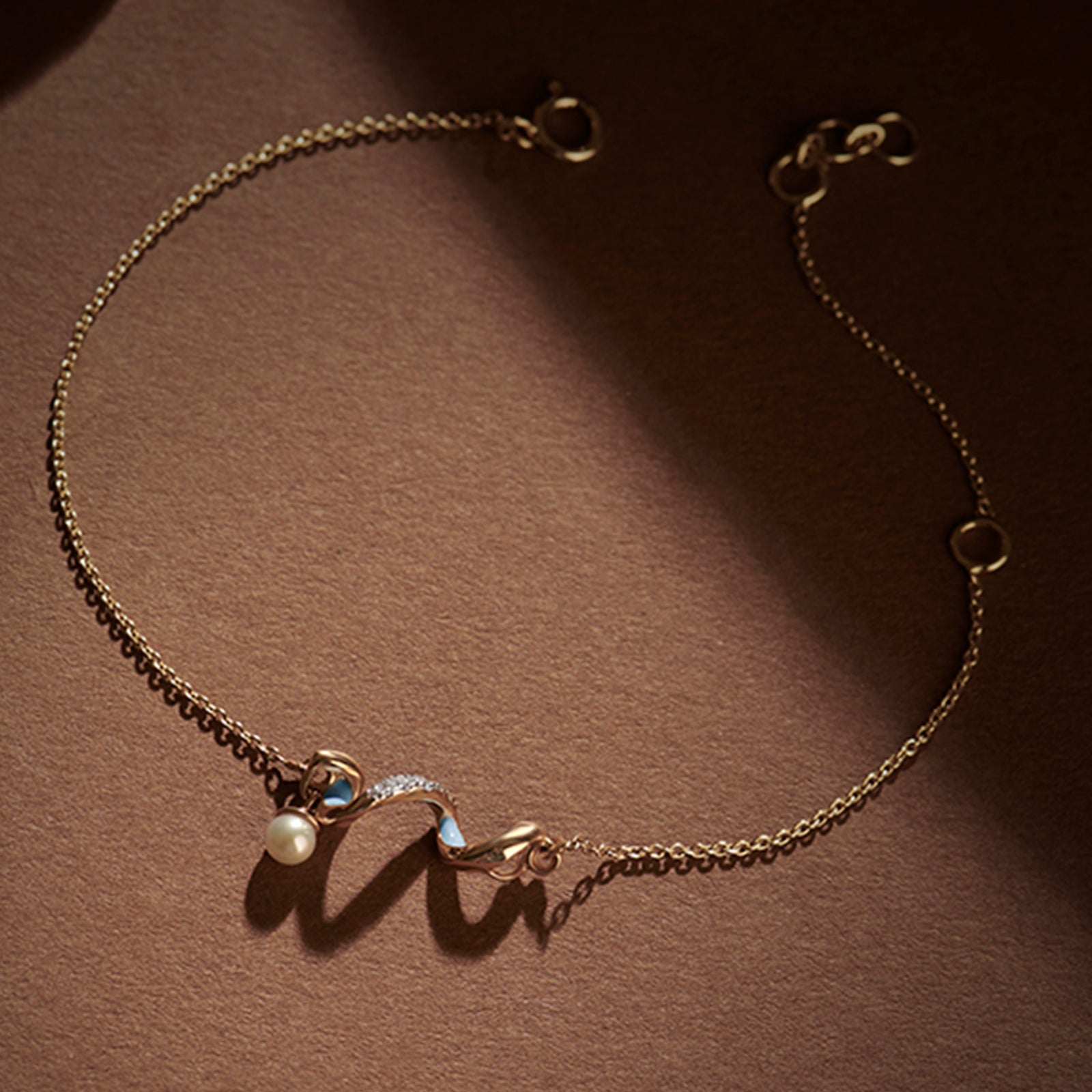 Luna Twirl Pearl Bracelet