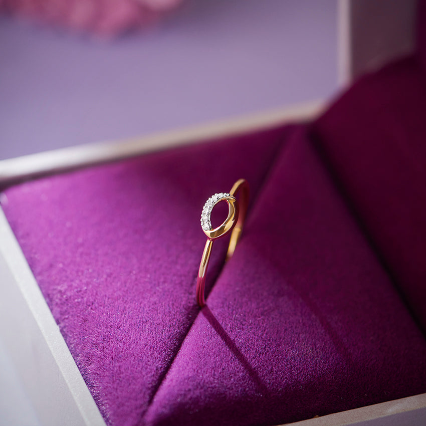 Glaring Oval Diamond Ring
