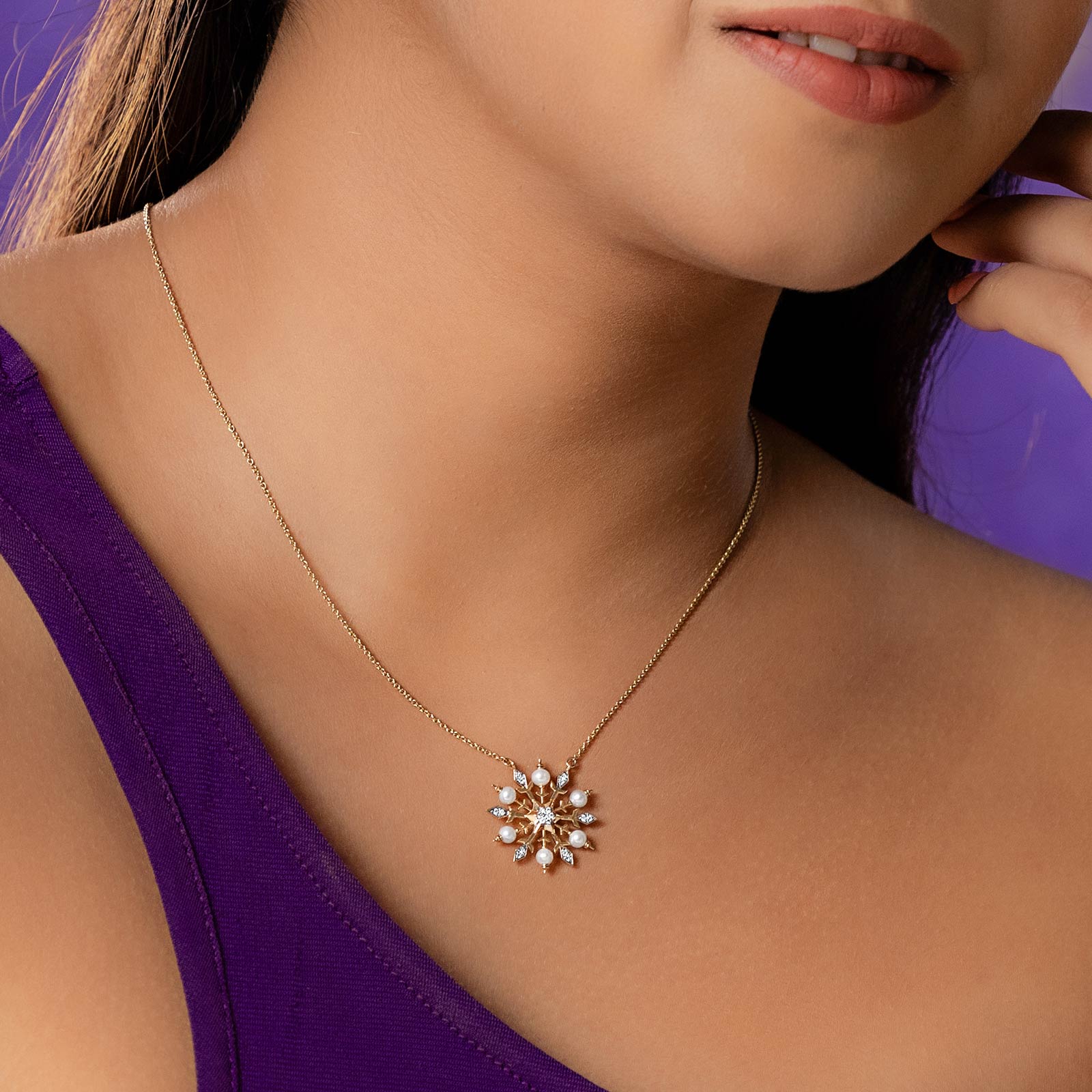 Frozen Snow Flake Pearl Necklace