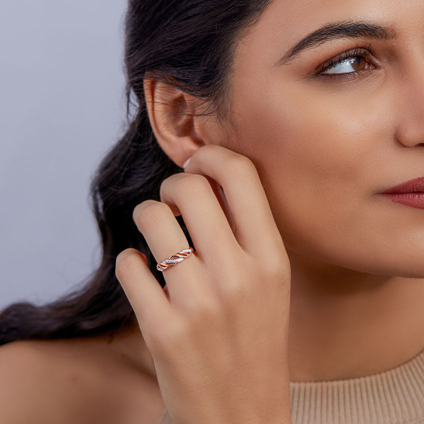 Elegant Wave Diamond Band