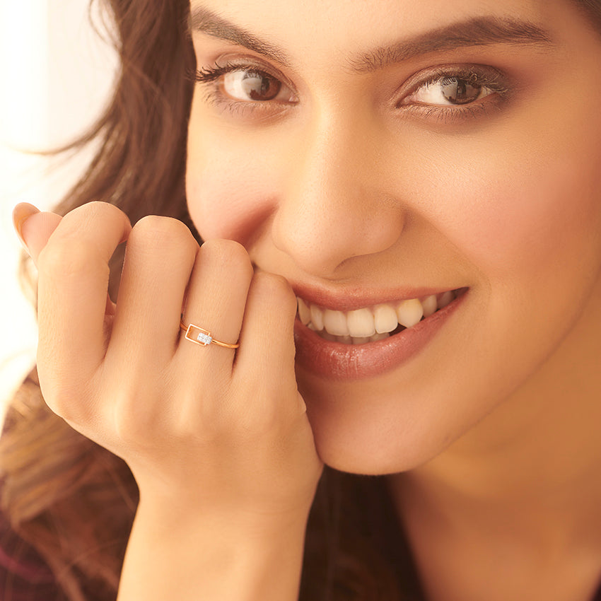 Avant-Garde Diamond Ring