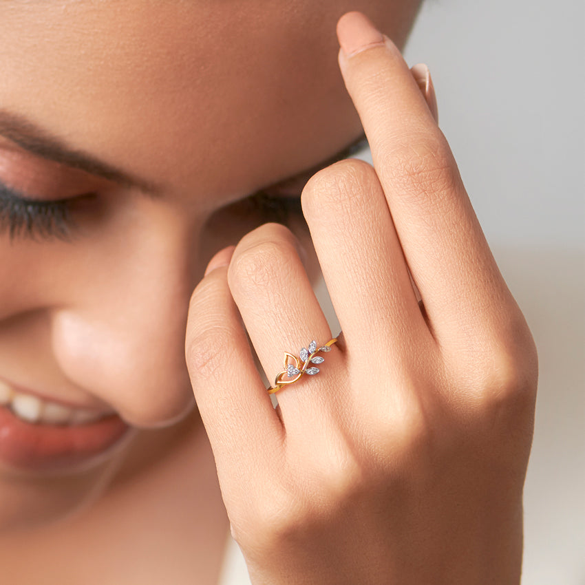 Classic Leaves Diamond Ring