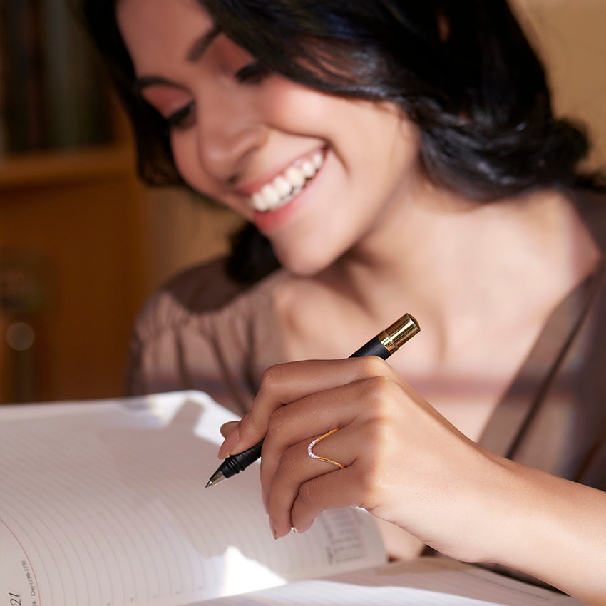 Luminous Crest Diamond Ring