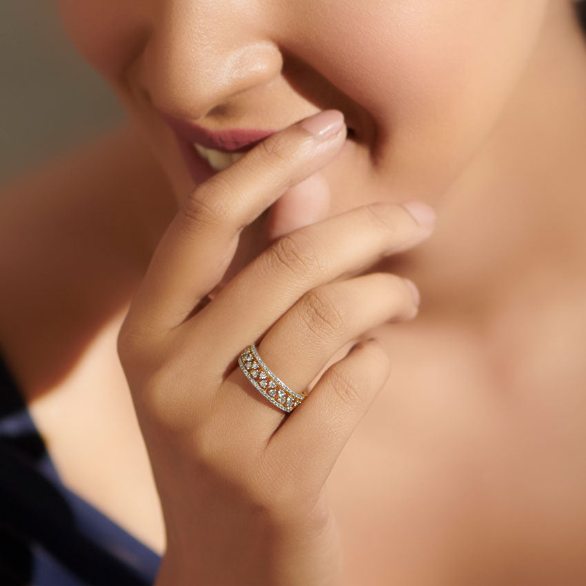 Elegant Align Diamond Band