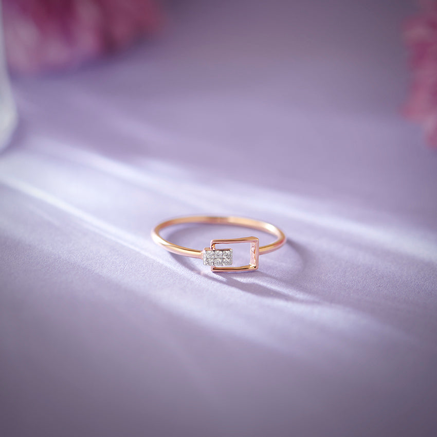 Avant-Garde Diamond Ring